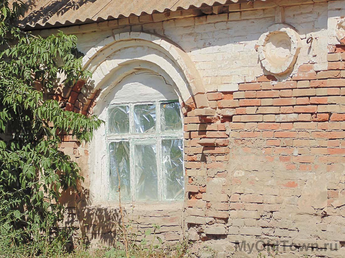 Село Заплавное. Фото старого дома дореволюционной постройки. Фрагмент