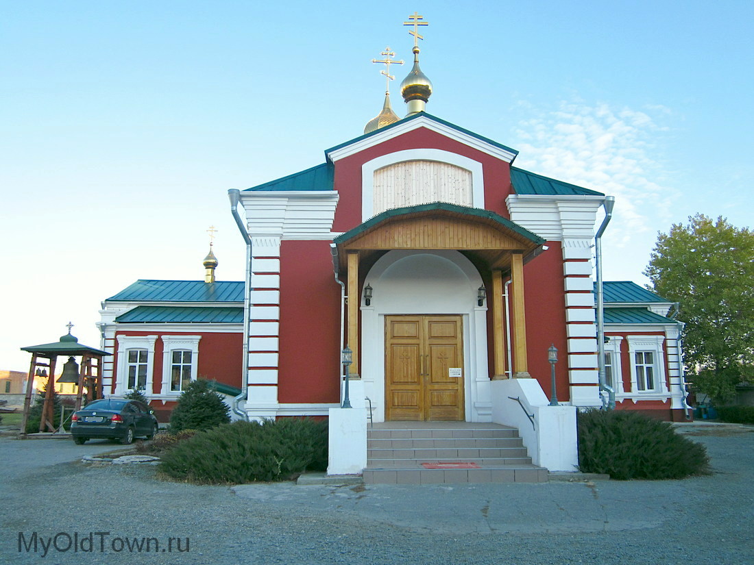 Вход в церковь Параскевы Пятницы. Фото Волгограда