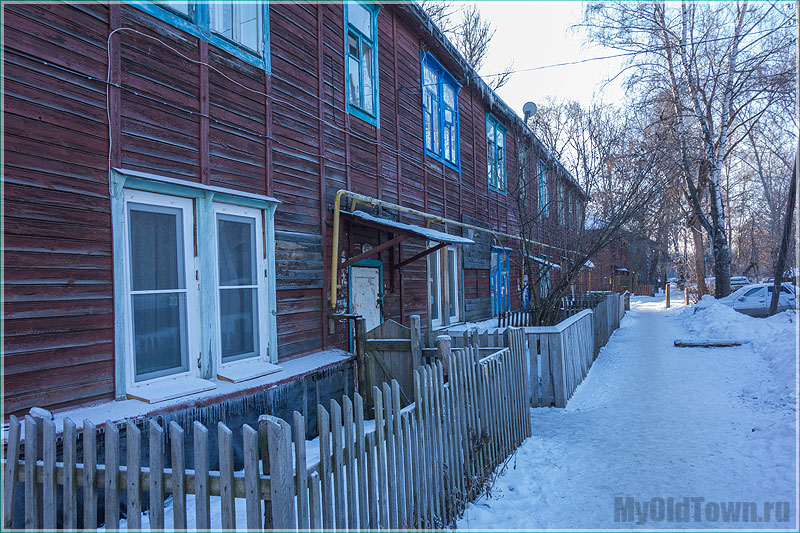 Деревянный дом. Вид со двора. Улица Профинтерна. Нижний Новгород
