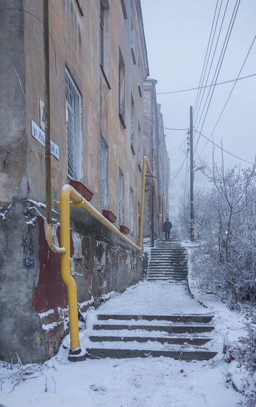 Пешеходный спуск на улице Ильинской. Дом 4. Фото