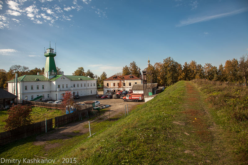 Суздальский Кремль. Вид с земляного вала на пожарную часть