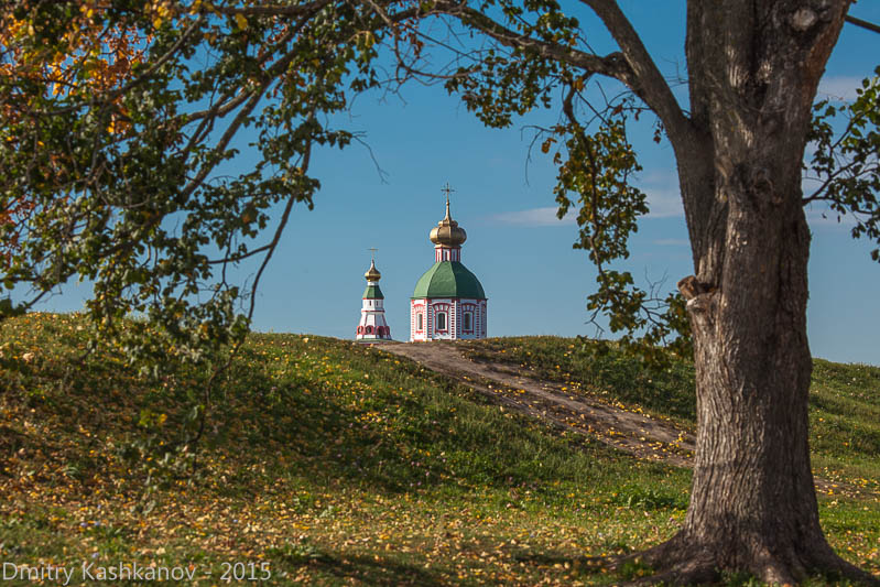Суздальский Кремль. Церковь за земляным валом
