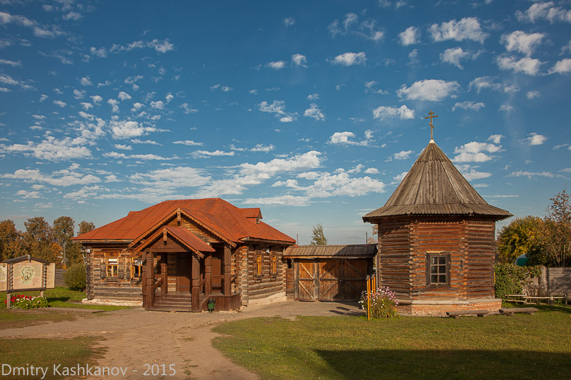 Музей деревянного зодчества. Вид на вход с территории