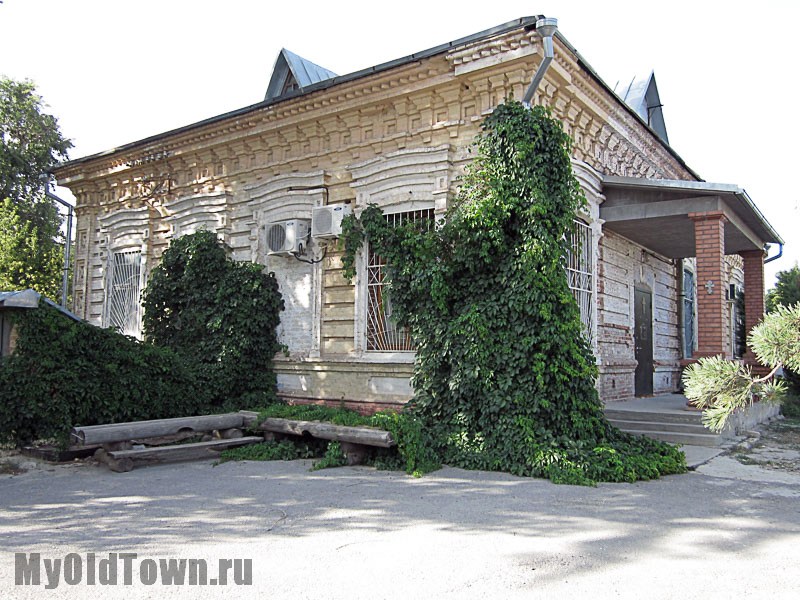 Улица Козловская дом 43А. Дом причта при Крестовоздвиженской церкви. Фото Волгограда