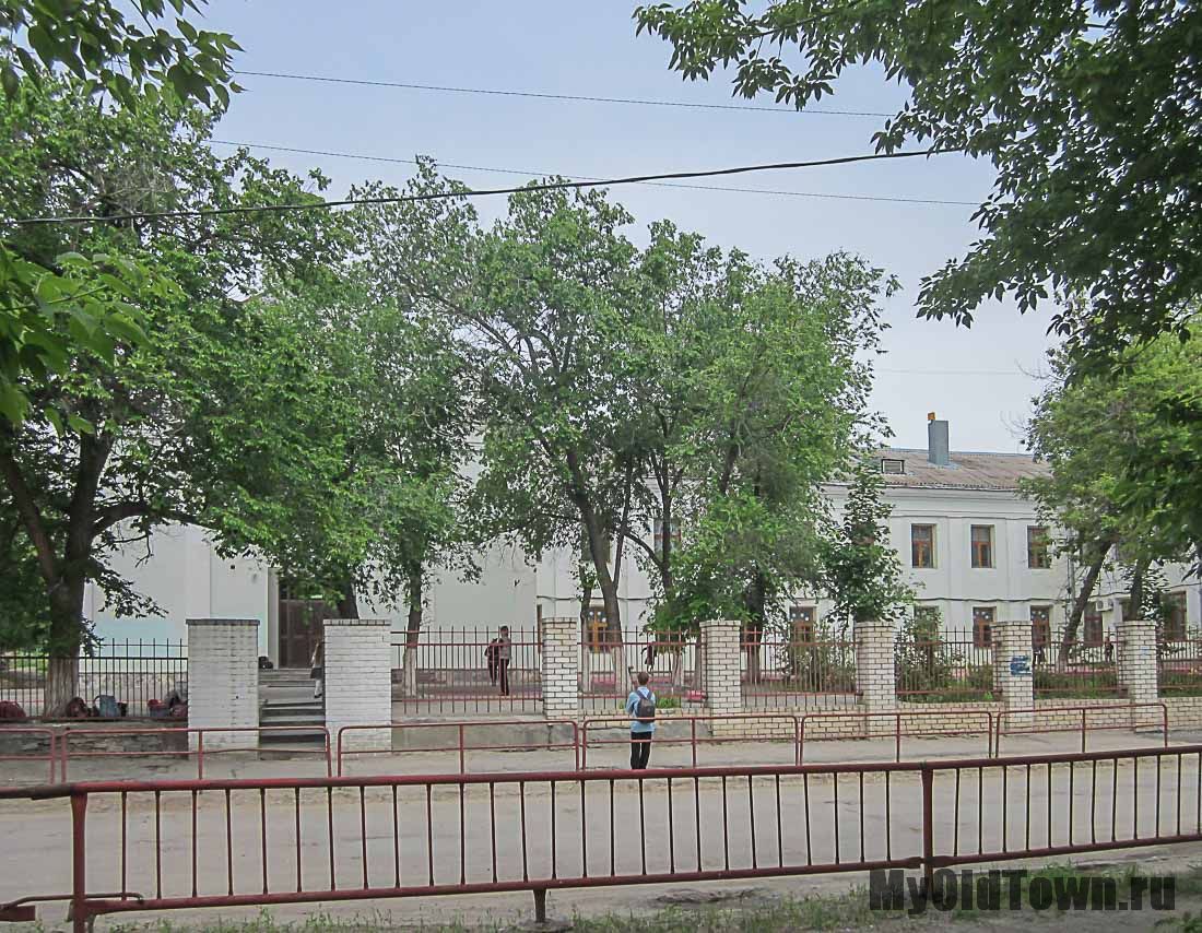 Улица Ухтомского дом 10. Волгоград. Фото школы № 106