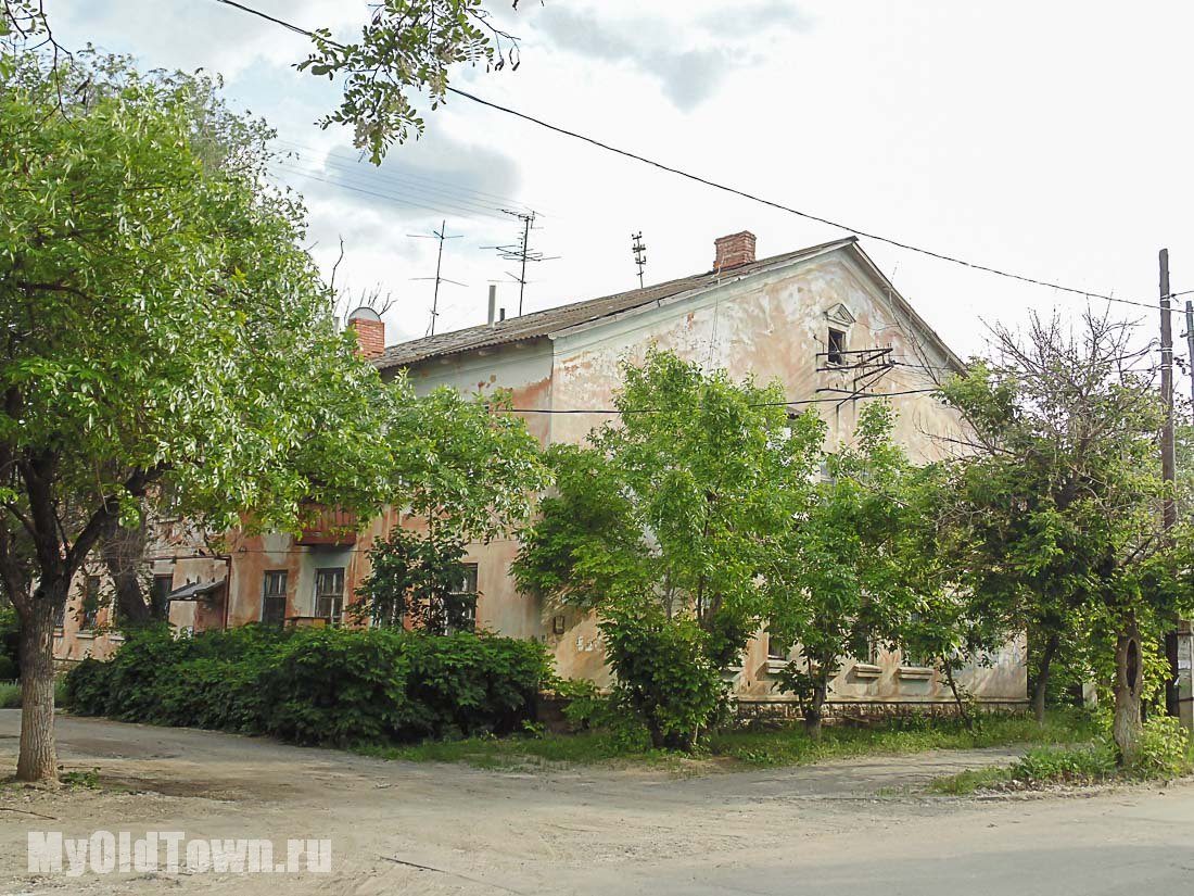 Улица Ухтомского дом 21. Старый жилой дом. Волгоград. Фото
