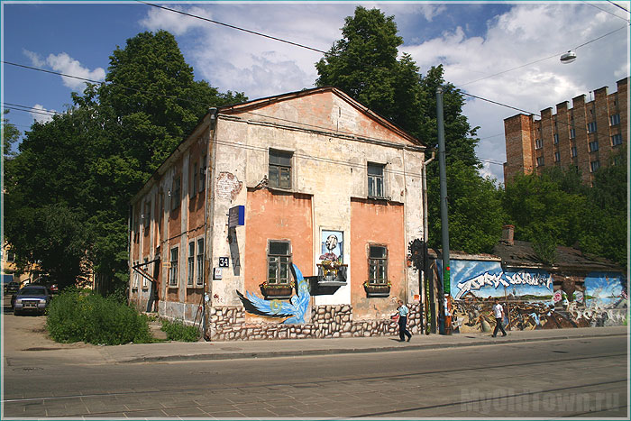 Разрисованная стена дома. Граффити. Нижний Новгород. 2006 год