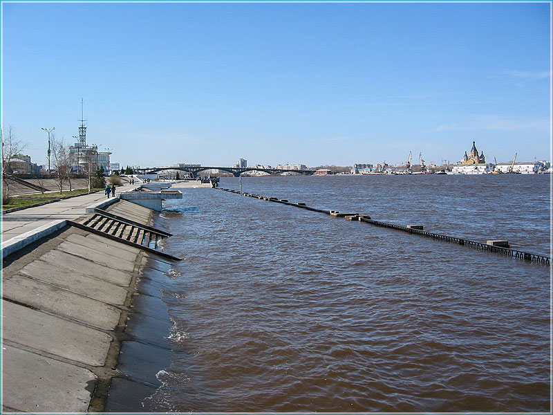 Нижне-Волжская набережная. Весенний разлив В Нижнем Новгороде