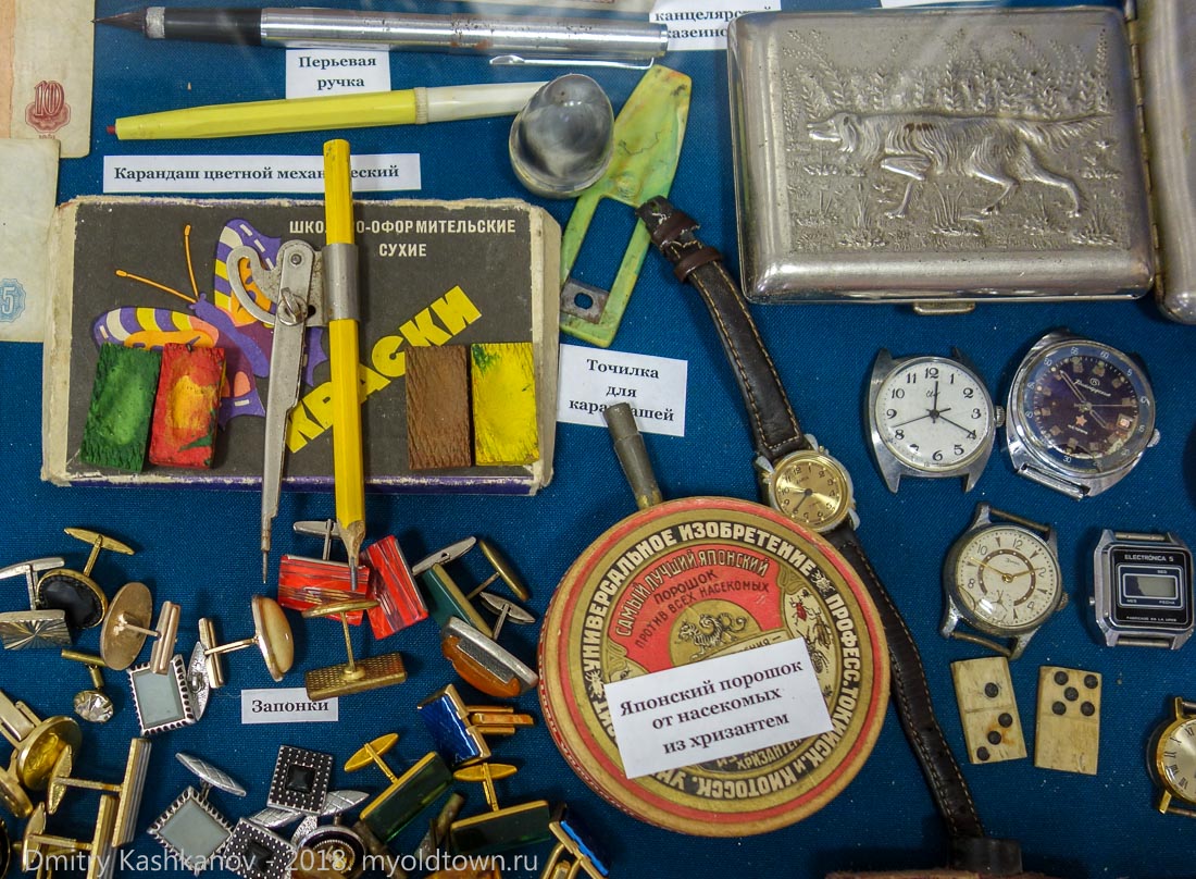 Старые запонки, часы, краски. Сделано в СССР