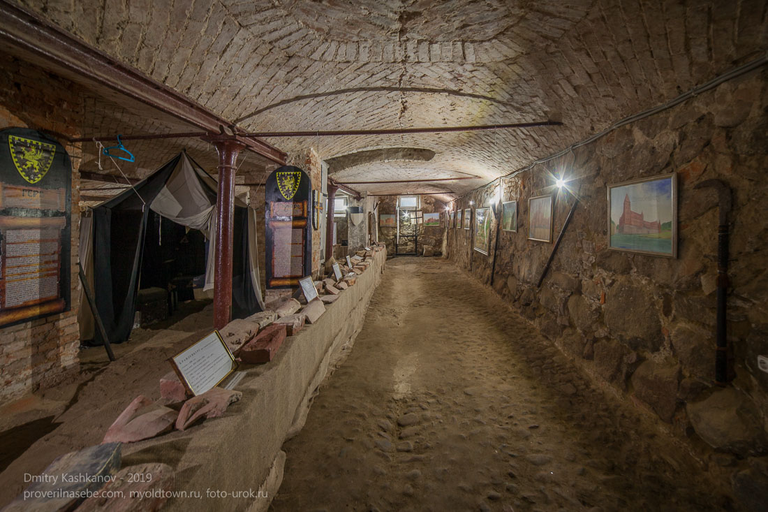 Подвал Янтарного замка. Выставка старинного кирпича из развалин замков Восточной Пруссии