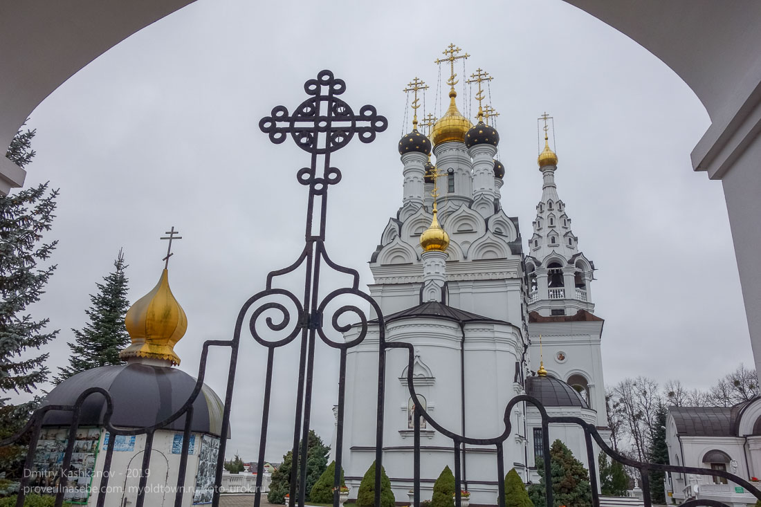 Багратионовск. Софийская церковь. Из-под главных ворот