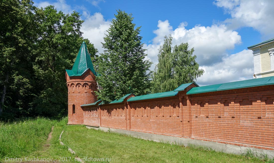 Стена и башня Абабковского монастыря