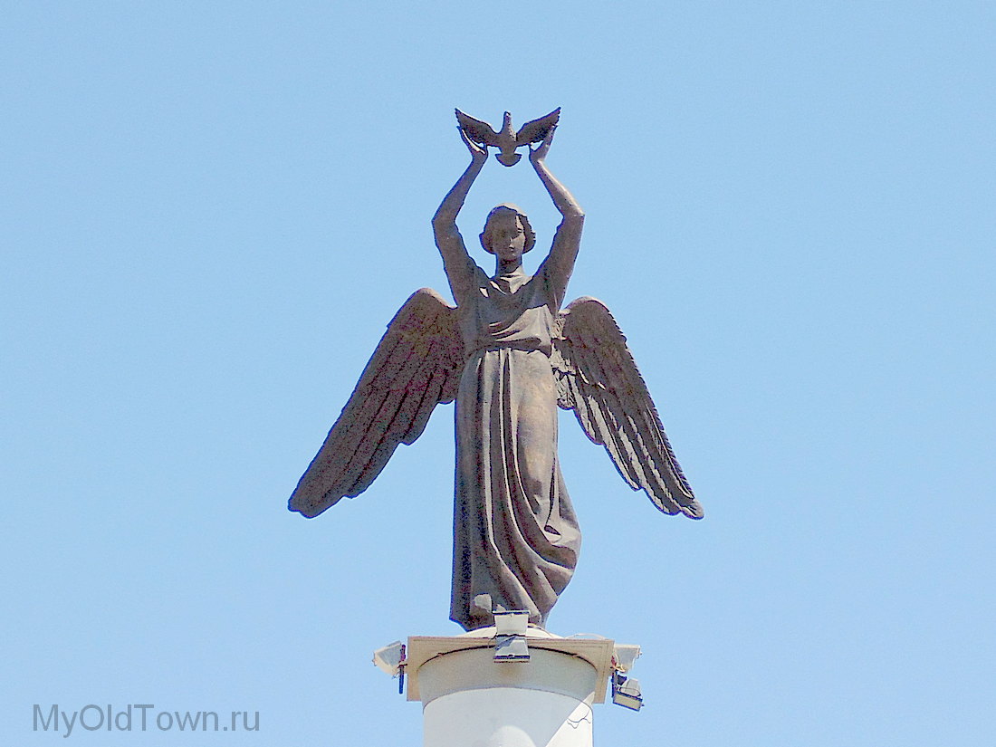 Скульптура Ангел Мира. Городской парк. Фролово