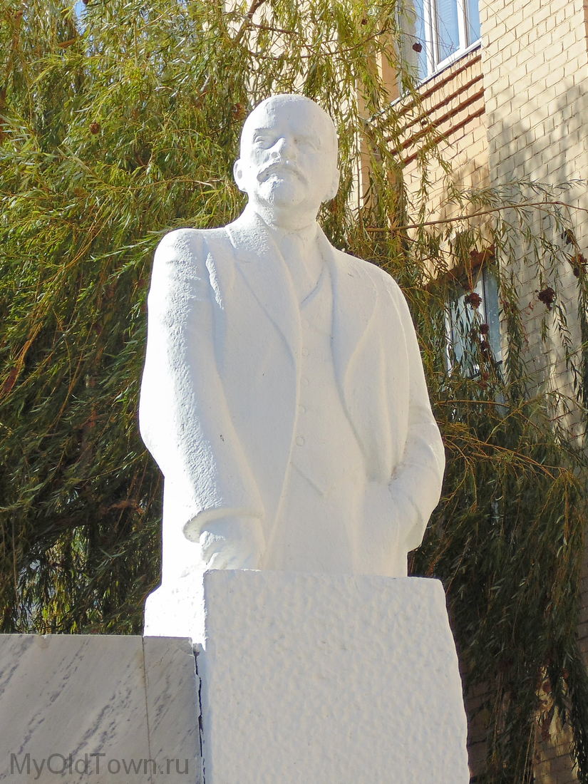 Памятник Ленину в Волгограде. Фрагмент