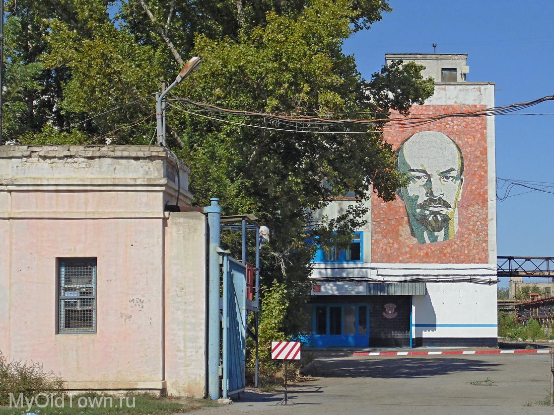 Мозаичное панно с портретом Ленина. Фото Волгограда