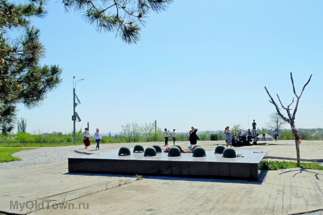 Мемориальный комплекс Солдатское поле. Братская могила