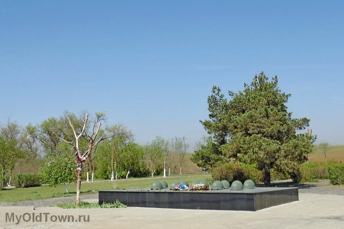 Мемориальный комплекс Солдатское поле. Братская могила