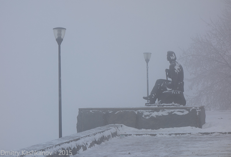 Памятник Горькому на набережной Федоровского. Фото