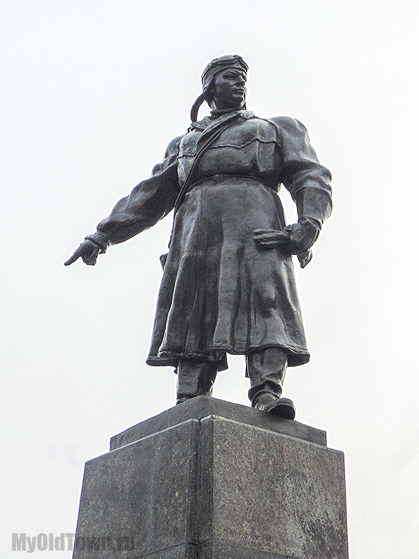 Фотография памятника Хользунову. Фото Волгограда