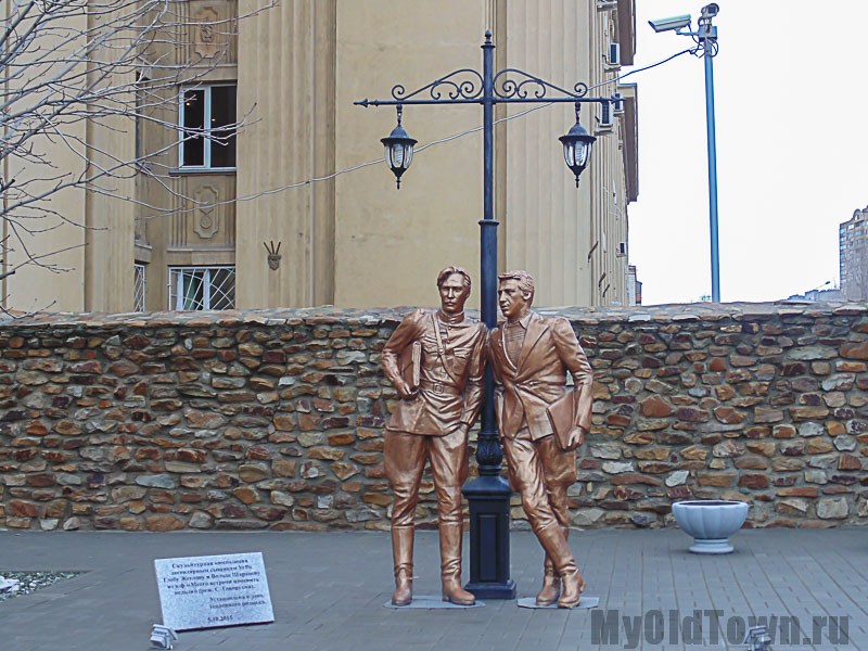 Фото памятника Глебу Жеглову и Володе Шарапову. Волгоград