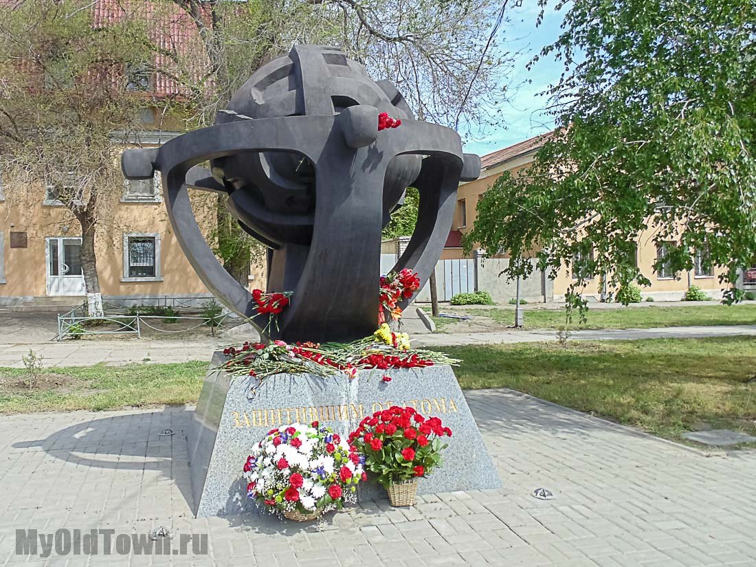 Памятник ликвидаторам аварии на Чернобыльской АЭС. Фото Волгограда 