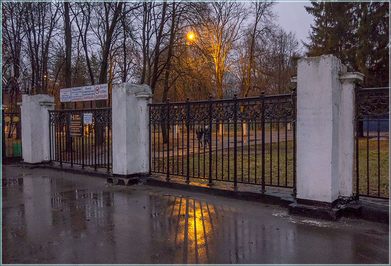 Вечернее фото Автозаводского парка. Вход. Нижний Новгород