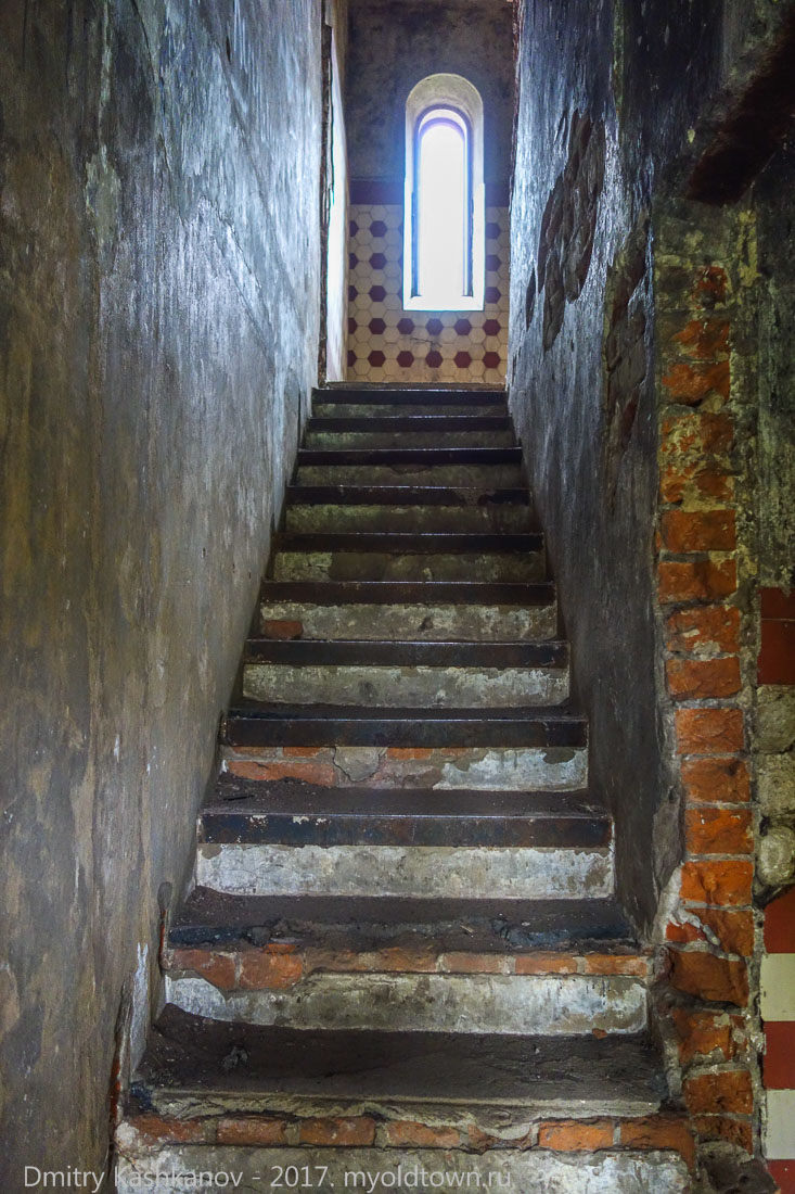 Водонапорная башня в Подвязье. Лестница на третий этаж